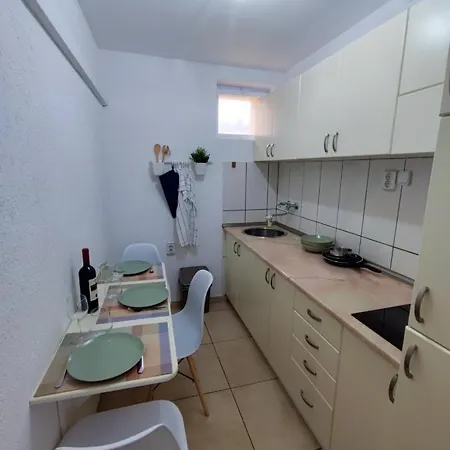 Park Apartment *