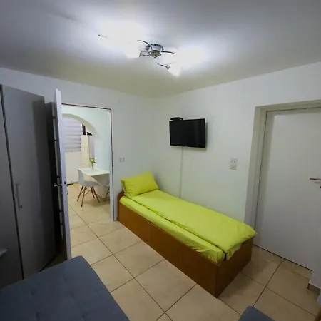 Park Apartment *